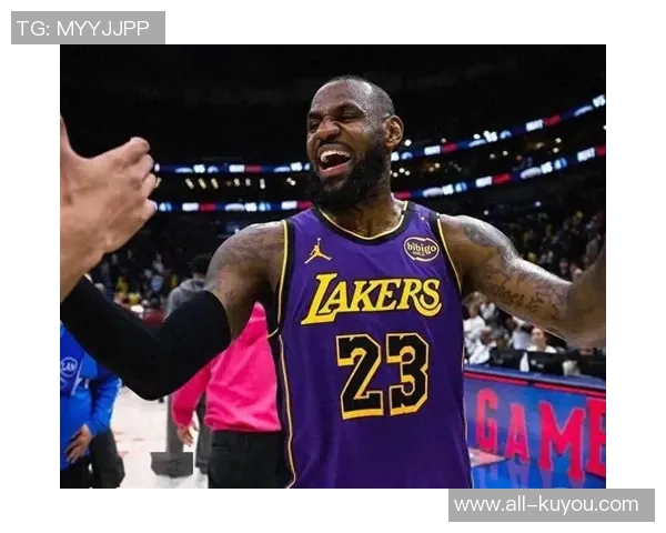 历史仅有三支球队在单赛季实现三名球员得分超过50的壮举